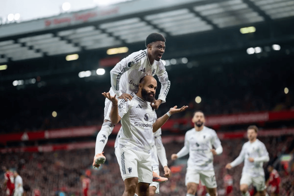 天载配资  阿玛德: 我和姆伯莫配合默契, 我们能随意切换右翼位/10号位